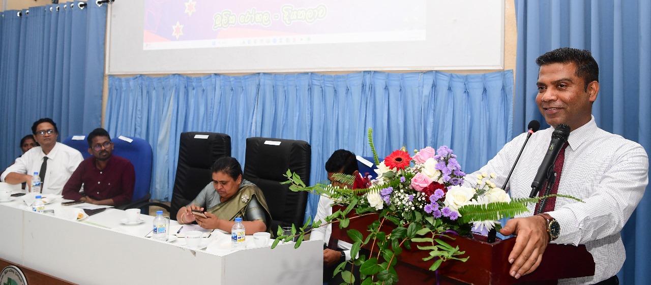  දියතලාව මූලික රෝහල් කාර්ය මණ්ඩලයට සෞඛ්‍ය අමාත්‍යවරයාගෙන් සහතිකයක්කය
