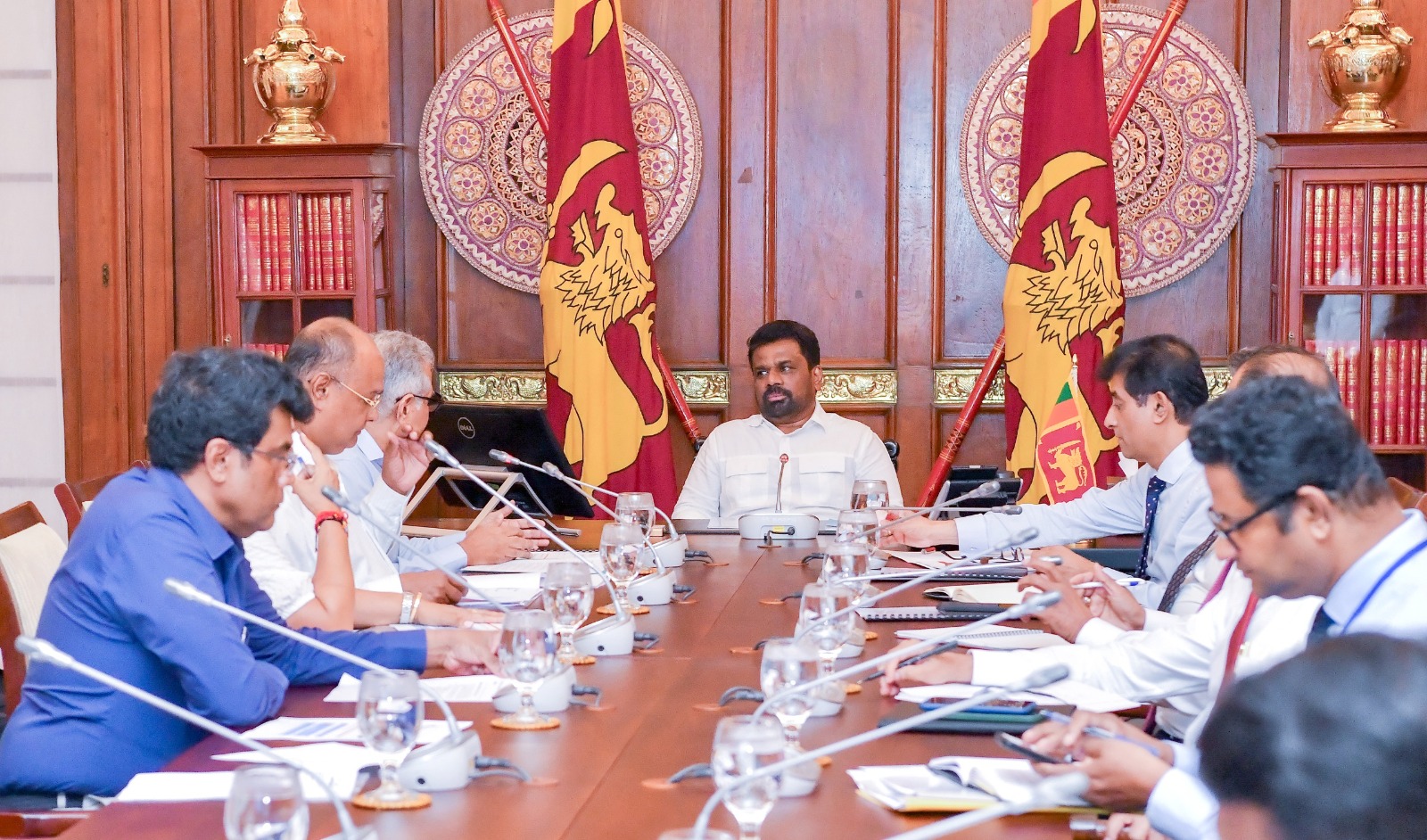 ඇඟලුම්  ක්ෂේත්‍රයේ පාර්ශ්වකරුවන් සමඟ පූර්ව අයවැය සාකච්ඡාවක් ජනපති ප්‍රධානත්වයෙන් 