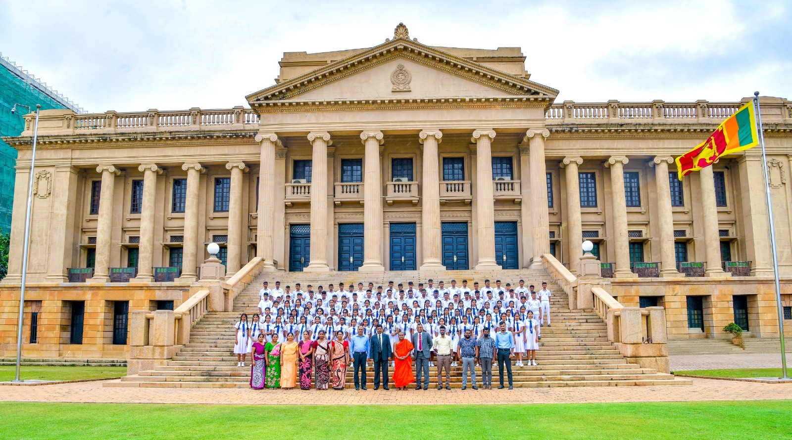 අනුරාධපුර, පණ්ඩුල මහා විද්‍යාලයේ සිසුහු ජනාධිපති මන්දිරය නරඹති 