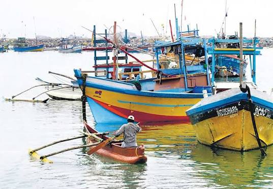 කුඩා හා එක්දින ධීවර යාත්‍රා මුහුදු යාමෙන් වළකින්න - ධීවර හා ජලජ සම්පත් දෙපාර්තමේන්තුවෙන් හදිසි දැනුම්දීමක්