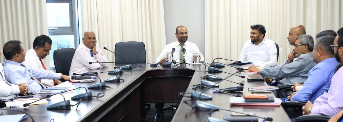 ලංකා විදුලිබල මණ්ඩලය ප්‍රතිව්‍යුහගතකරණයට අදාළ පනත් කෙටුම්පත හා වැඩපිළිවෙළ ගැන සාකච්ඡාවක් 