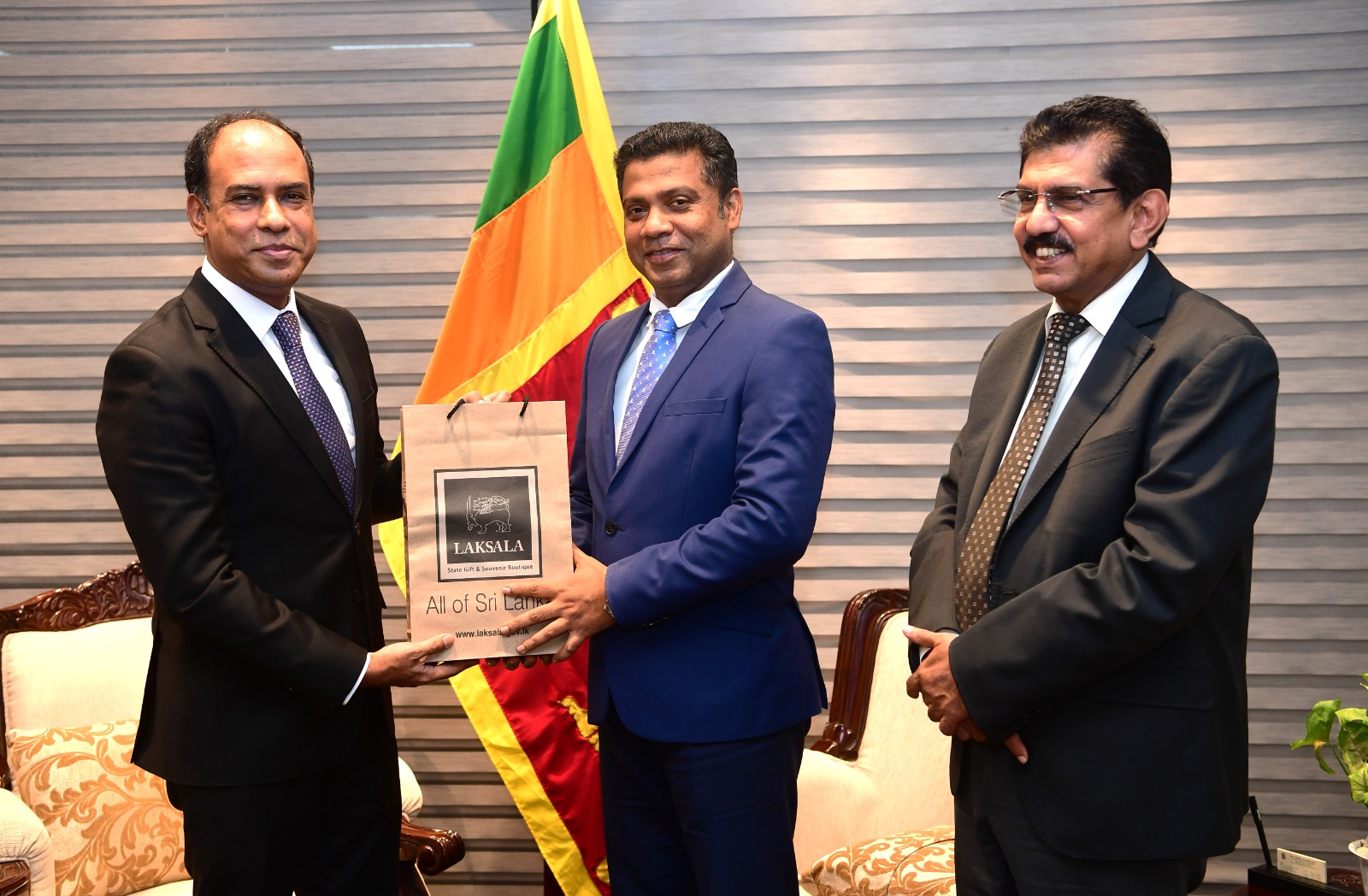 මෙරට නව බංග්ලාදේශ මහ කොමසාරිස්වරයා සහ සෞඛ්‍ය හා ජනමාධ්‍ය අමාත්‍යවරයා අතර හමුවක්
