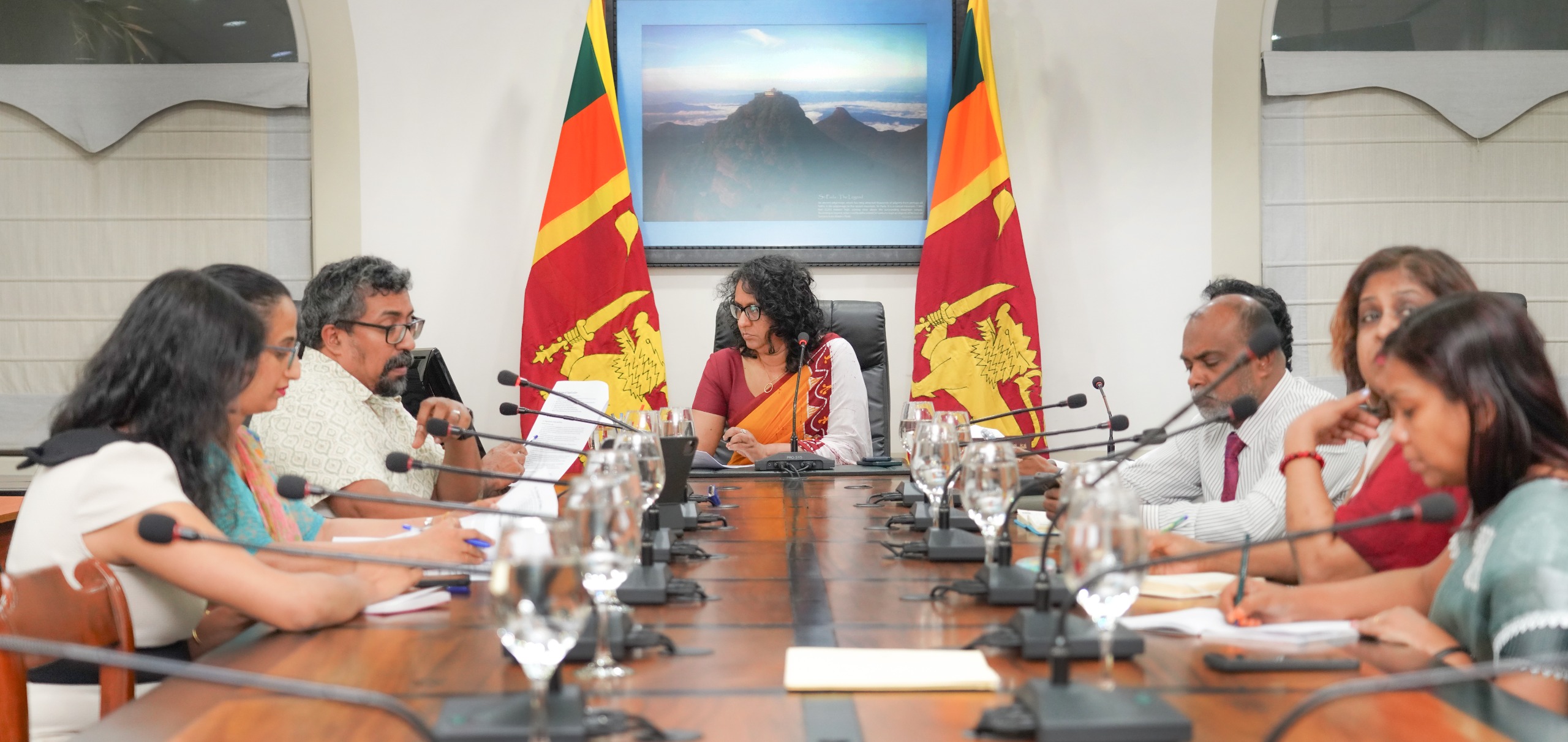 විෂයමාලා, පෙළපොත් සකස් කිරීම සහ සමාලෝචනය සිදු කරන නිලධාරීන් සඳහා සයිබර් ආරක්ෂණය වෙනුවෙන් මාර්ගෝපදේශන සංග්‍රහයක්