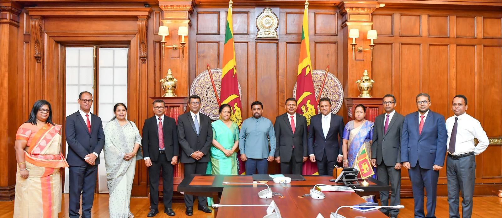තානාපතිවරුන්, මහකොමසාරිස්වරුන් සහ රාජ්‍ය නියෝජිතයන් 10 කට උසස් නිලතල පිළිබඳ පාර්ලිමේන්තු කාරක සභාවේ අනුමැතිය 