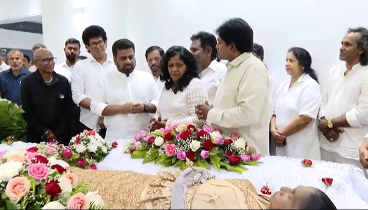 අභාවප්‍රාප්ත ප්‍රවීණ ගායන ශිල්පිනී කලාසූරි ලතා වල්පොල මහත්මියගේ දේහයට ජනපති අවසන් ගෞරවය දක්වයි