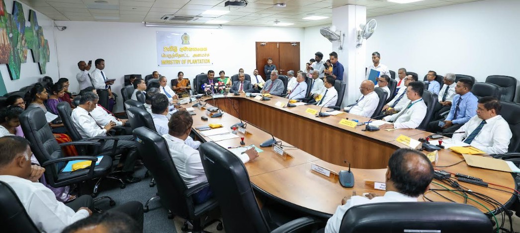 වතු කම්කරුවන්ගේ වැටුප් වැඩි කිරීමට අදාළ ගිවිසුමට අත්සන් තැබේ