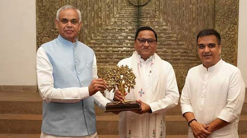 ගුජරාට් ප්‍රාන්ත ආණ්ඩුකාරවරයා ඇතුළු පිරිස ඇමති විජිත හමුවෙයි