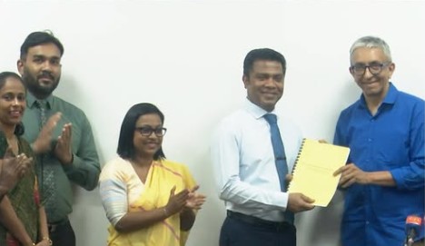 "ජාතික මාධ්‍ය ප්‍රතිපත්තියේ" සංවර්ධිත කෙටුම්පත අමාත්‍යවරයාට පිළිගන්වයි