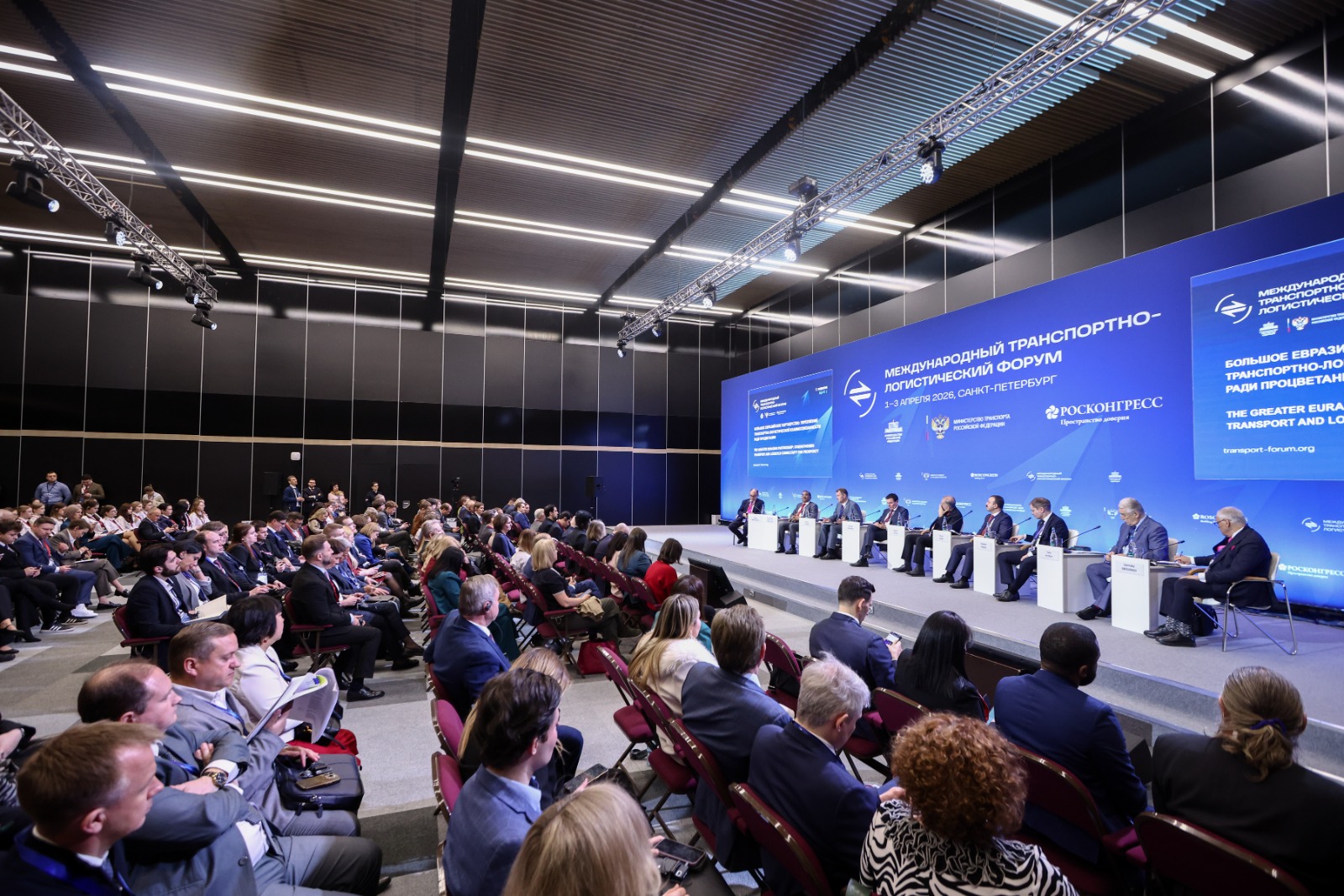 මෙරට ප්‍රවාහන සහ යටිතල පහසුකම් නැංවීමට ඉදිරි වසර තුන තුළ ඇමරිකානු ඩො. බි. 10 දක්වා ආයෝජනය කිරීමට සැලසුම්