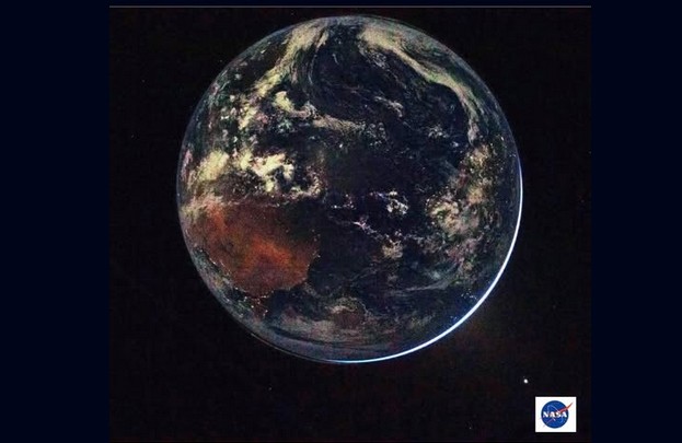 නාසා ආයතනය චන්ද්‍ර මෙහෙයුමෙන් පෘථිවියේ පළමු ඡායාරූපය නිකුත් කරයි