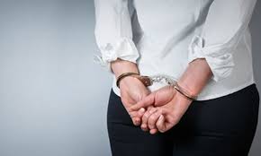 කෝටි 22ක් පමණ වටිනාකමකින් යුත් කොකේන් සහ මත්පෙති සමඟ සැකකාරියක් අත්අඩංගුවට 