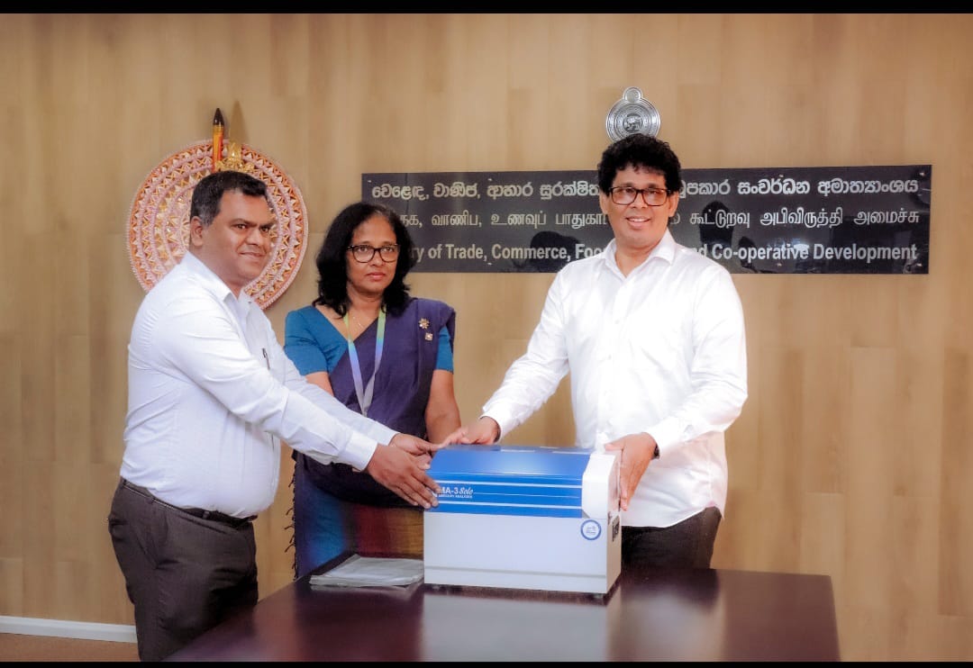 ප්‍රමිතියෙන් තොර රූපලාවණ්‍ය නිෂ්පාදන පරීක්ෂා කිරීමට යන්ත්‍රයක් 