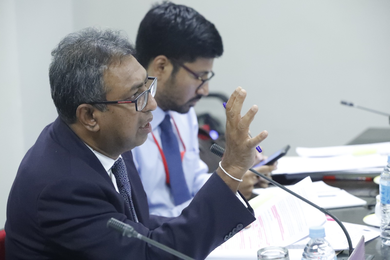 කොළඹ වරාය නගරයේ බලයලත් තැනැත්තන් (AP) පත් කිරීමේ බලපත්‍ර නිකුත්කිරීමේ ප්‍රමාදය සම්බන්ධයෙන් රජයේ මුදල් පිළිබඳ කාරක සභාවේ අවධානය