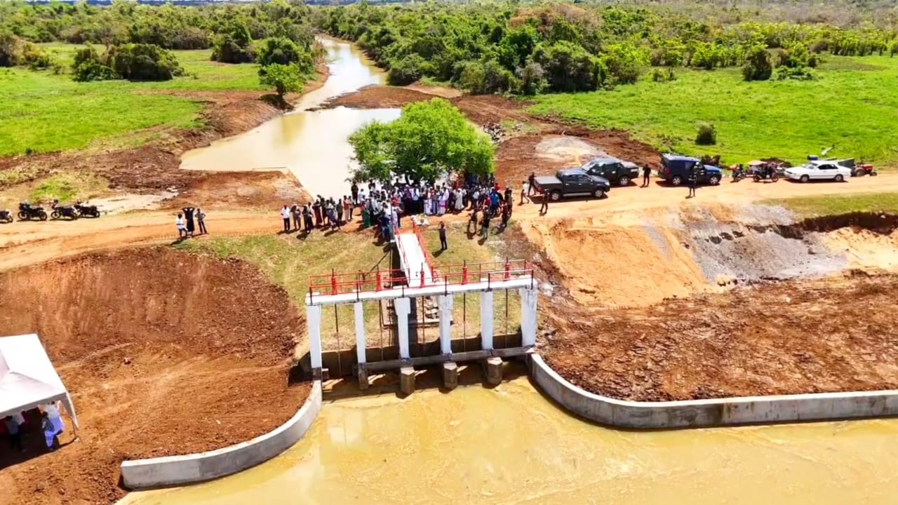 මාවිල්ආරු ප්‍රධාන සොරොව්ව ප්‍රතිසංස්කරණයෙන් පසු යල කන්නය සඳහා ජලය මුදා හැරේ