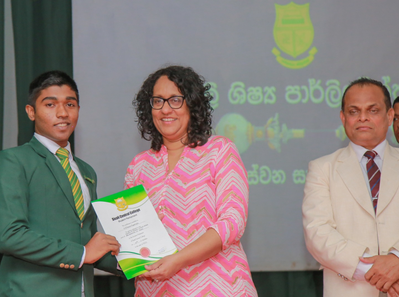ශිෂ්‍ය පාර්ලිමේන්තුව ඉදිරිපත් කරන සාධනීය යෝජනා නව අධ්‍යාපන ප්‍රතිසංස්කරණයට ඇතුළු කරන්න සූදානම් - අගමැතිනී 