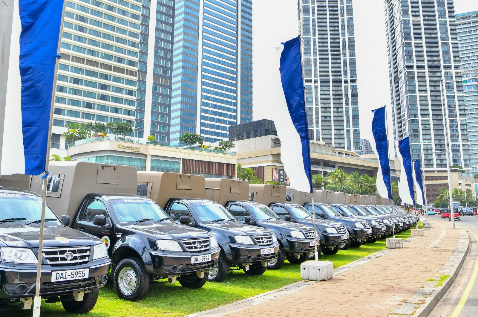 ඉන්දියානු රජයෙන් ශ්‍රී ලංකා පොලීසියට පරිත්‍යාග කළ කැබ් රථ 134ක් නිල වශයෙන් භාර දෙයි