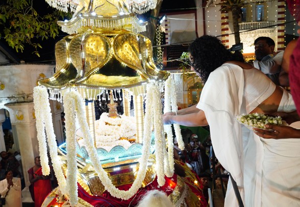 හොරණ රජමහා විහාරස්ථ නවම් මහා පෙරහැර අගමැතිනියගේ සහභාගීත්වයෙන් ඇරඹෙයි