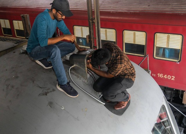 අලි දුම්රියේ ගැටීම වැළැක්වීමට දුම්රියට Thermal Camera පද්ධති