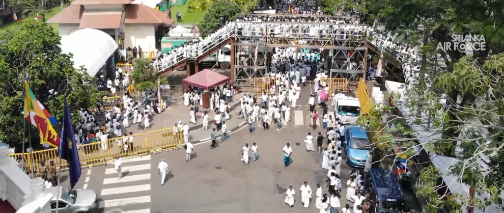 සිරි දළදා වන්දනාවට පැමිණෙන අයට පොලීසියෙන් දැනුම් දීමක් 