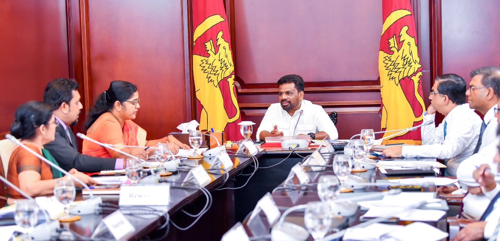 ග්‍රාමීය දිළිඳුභාවය තුරන් කිරීම ඉලක්ක කර ගත් කාන්තාවන් සවිබල ගැන්වීමේ වැඩසටහන් සකස් කරන්න - ජනපති
