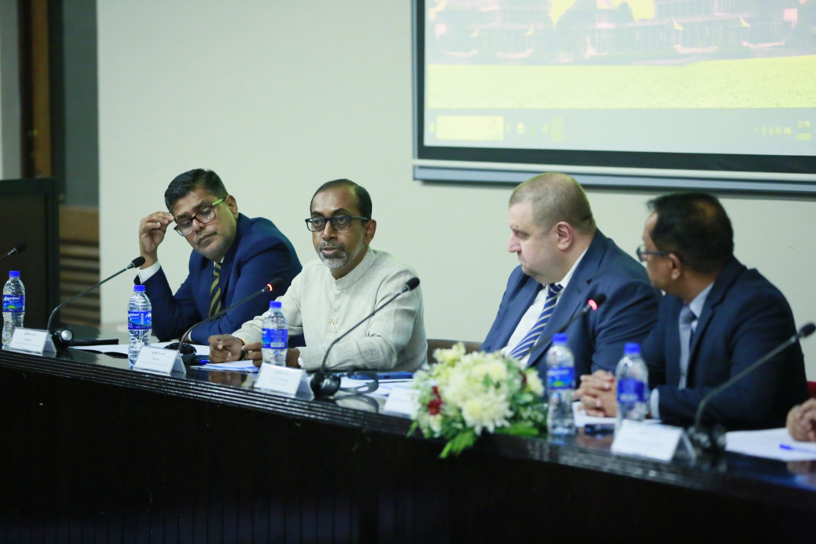 ශ්‍රී ලංකා - පලස්තීන පාර්ලිමේන්තු මිත්‍රත්ව සංගමයේ සභාපතිය අමාත්‍ය ආචාර්ය හිනිදුම සුනිල් සෙනෙවිට 