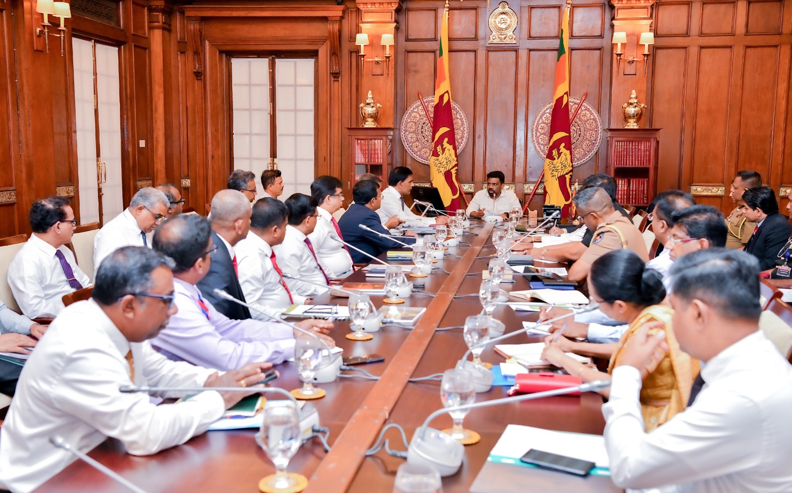 වන අලි ගැටලුව විසඳීමට දිස්ත්‍රික් මට්ටමින් වගකිව යුතු නිලධාරින්ගෙන් සමන්විත කමිටු පත් කෙරේ