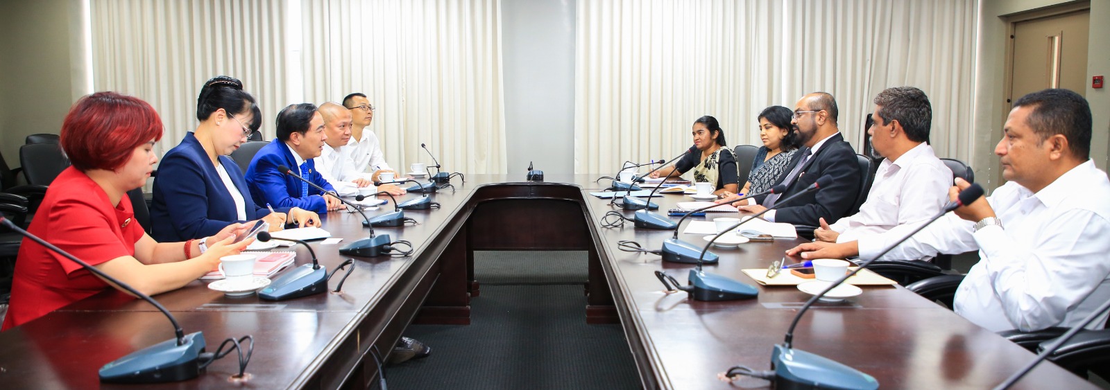 ප්‍රමුඛ පෙලේ වියට්නාම ආයෝජකයෙකු බලශක්ති අමාත්‍යවරයා හමුවෙයි