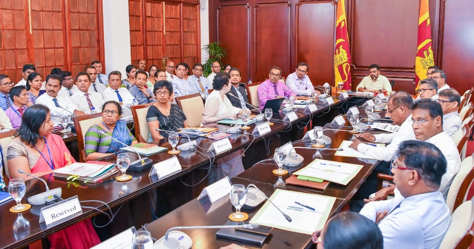 ජාතික ආර්ථිකය ශක්තිමත් කිරීමට කර්මාන්ත අංශයේ දායකත්වය ඉහළ නංවා ගැනීමේ නව සැලසුම් ජනපතිගේ අවධානයට