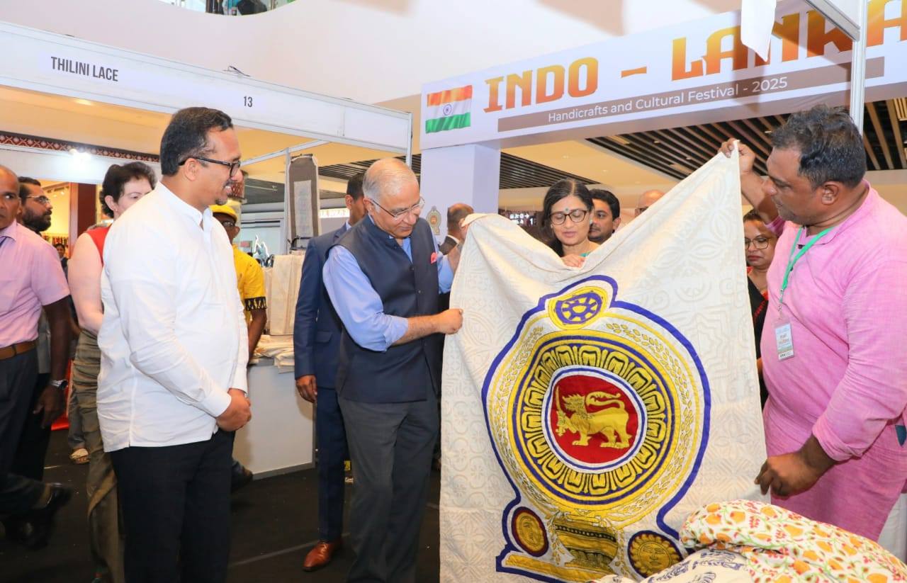 ඉන්දු - ලංකා හස්තකර්මාන්ත ශිල්පීන් සියදෙනෙක් එකම වේදිකාවක