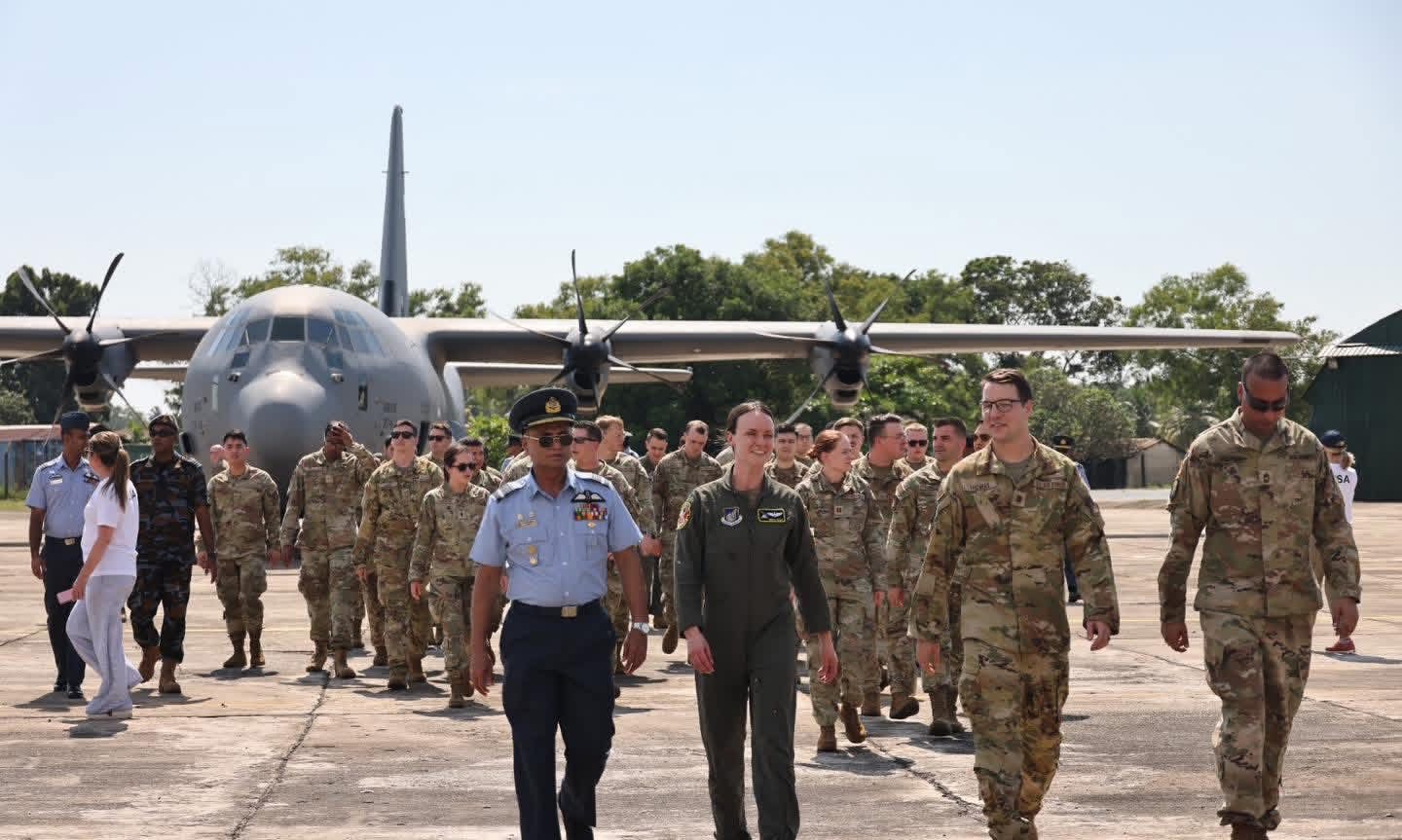  එක්සත් ජනපද හමුදාවේ විශිෂ්ටතම සැපයුම් විශේෂඥයින් කණ්ඩායමක් දිවයිනට 