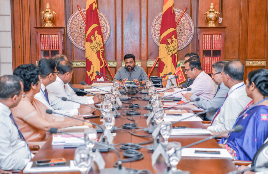 ජනපති හමු වූ ජ්‍යෙෂ්ඨ නිලධාරීන්