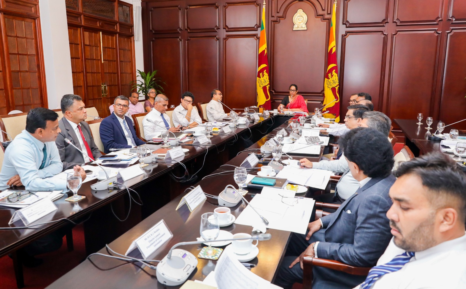 ආපදාවෙන් හානියට පත් නිවාස ඉදිකිරීමේ වැඩපිළිවෙළ කඩිනම් කරන්න  - අගමැතිනියගෙන් උපදෙස් 
