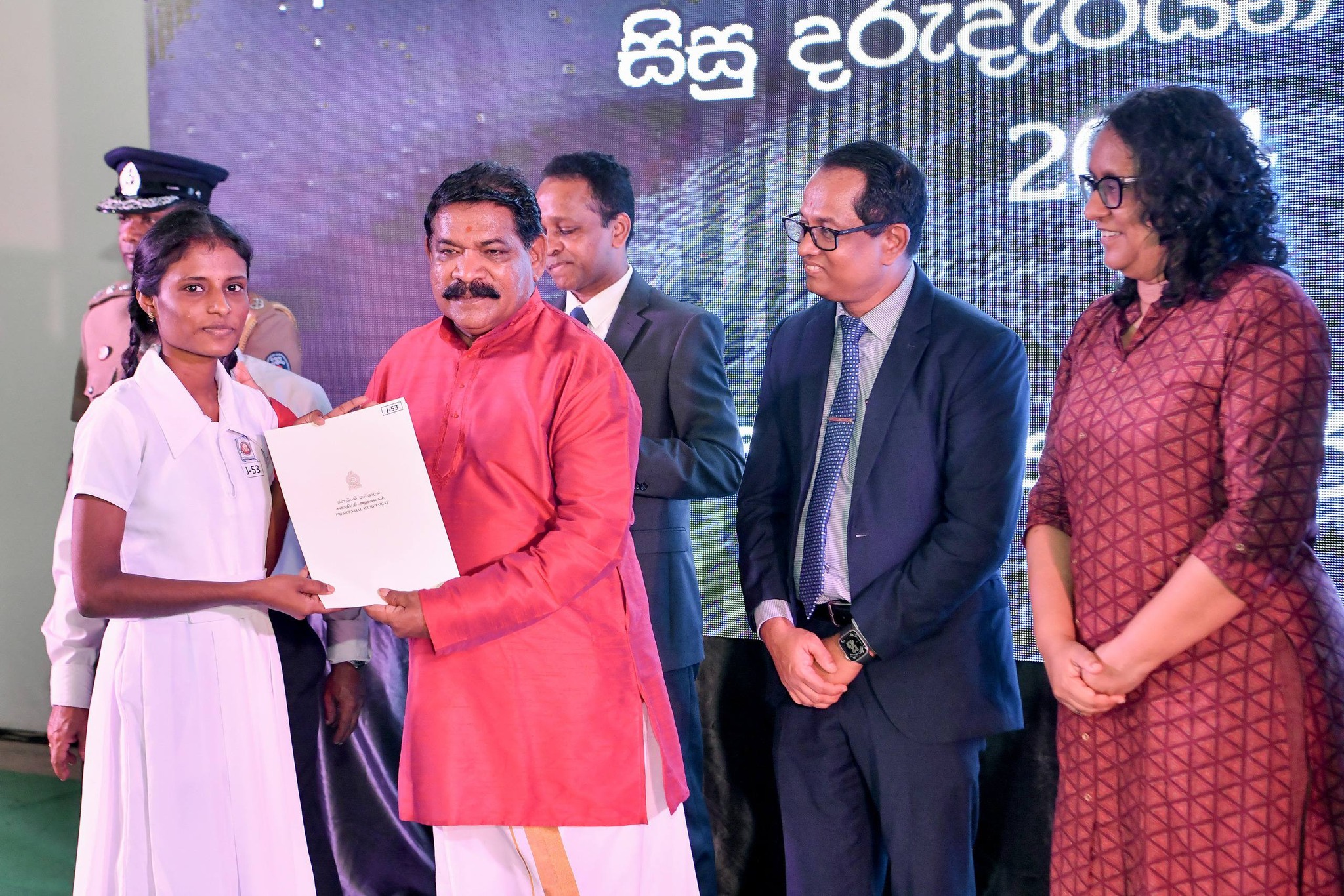 ජනාධිපති අරමුදලෙන් උතුරු පළාතේ උසස් පෙළ විශිෂ්ටයෝ ඇගයෙති