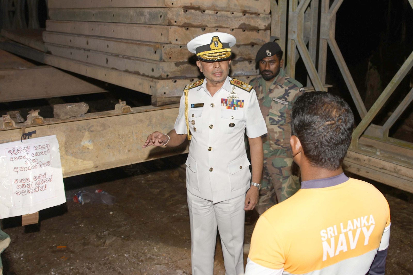 අඹන්ගඟ ඔස්සේ ජනතාව වෙත ප්‍රවාහන පහසුකම් සැලසීමේ නාවික හමුදා මෙහෙයුම නාවික හමුදාධිපතිවරයා නිරීක්‍ෂණය කරයි