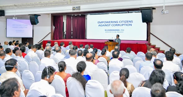 අභ්‍යන්තර කටයුතු ඒකක පිහිටුවීමට උපදෙස් ලබා දුන් රාජ්‍ය ආයතන 250හි ආයතන ප්‍රධානීන් නුවත් කිරීමේ වැඩමුළුවක්