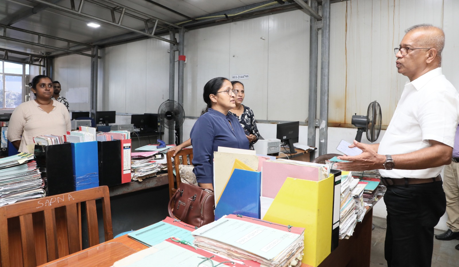 ඉඩම් ප්‍රතිසංස්කරණ කොමිෂන් සභාවේ කටයුතු පිළිබඳව සොයා බැලේ 