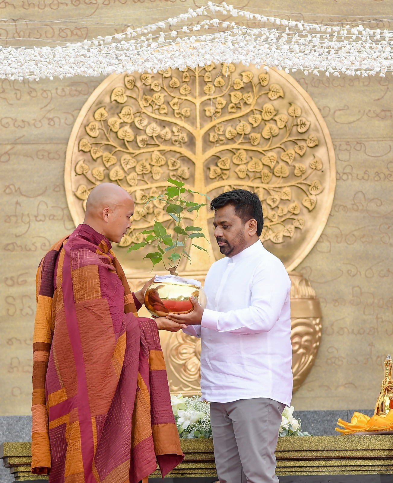 ශ්‍රී ලංකාව සාමයේ සහ මනුෂ්‍යත්වයේ දිවයින බවට පත් කරමු - ජනපති