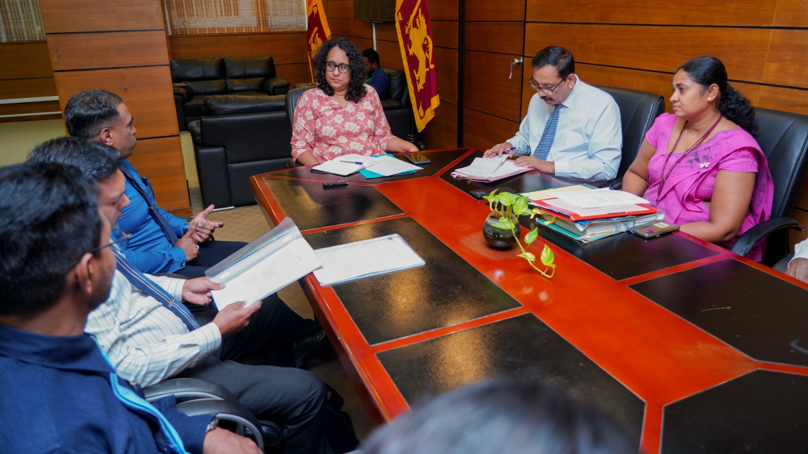 ශ්‍රී ලංකා උසස් තාක්ෂණ අධ්‍යාපන ආයතනයේ ආචාර්යවරුන්ගේ වෘත්තතීය ගැටලු සහ පරිපාලන ගැටලු පිළිබඳ අගමැතිනියගේ අවධානය 