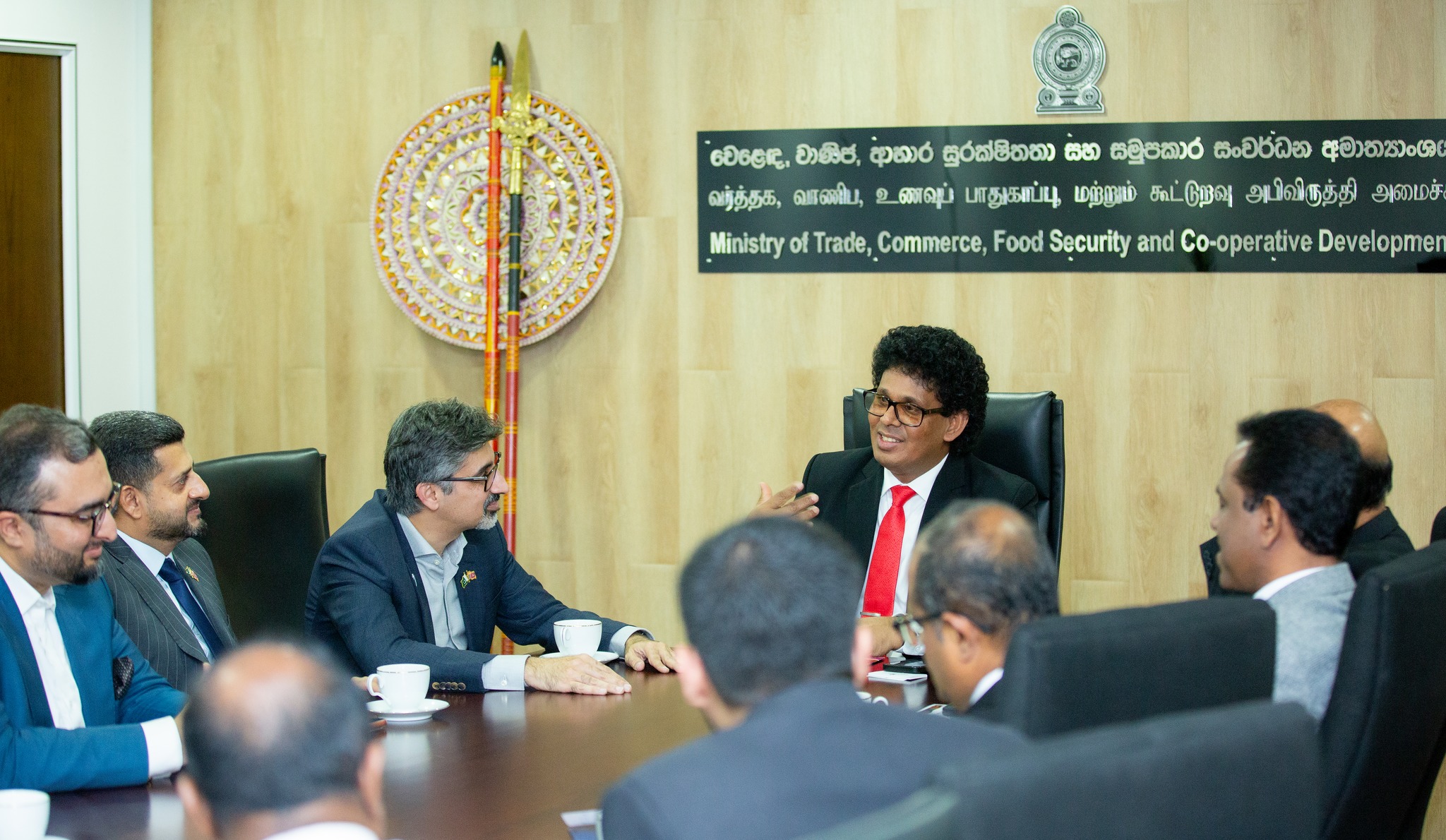 කරච්චි වාණිජ හා කර්මාන්ත මණ්ඩලයේ (KCCI) ව්‍යාපාරික දූත පිරිසක් සහ වෙළෙඳ ඇමැති අතර හමුවක්  