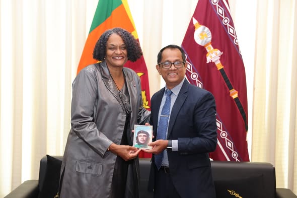 කියුබානු තානාපතිවරිය, කථානායකවරයා හමුවෙයි