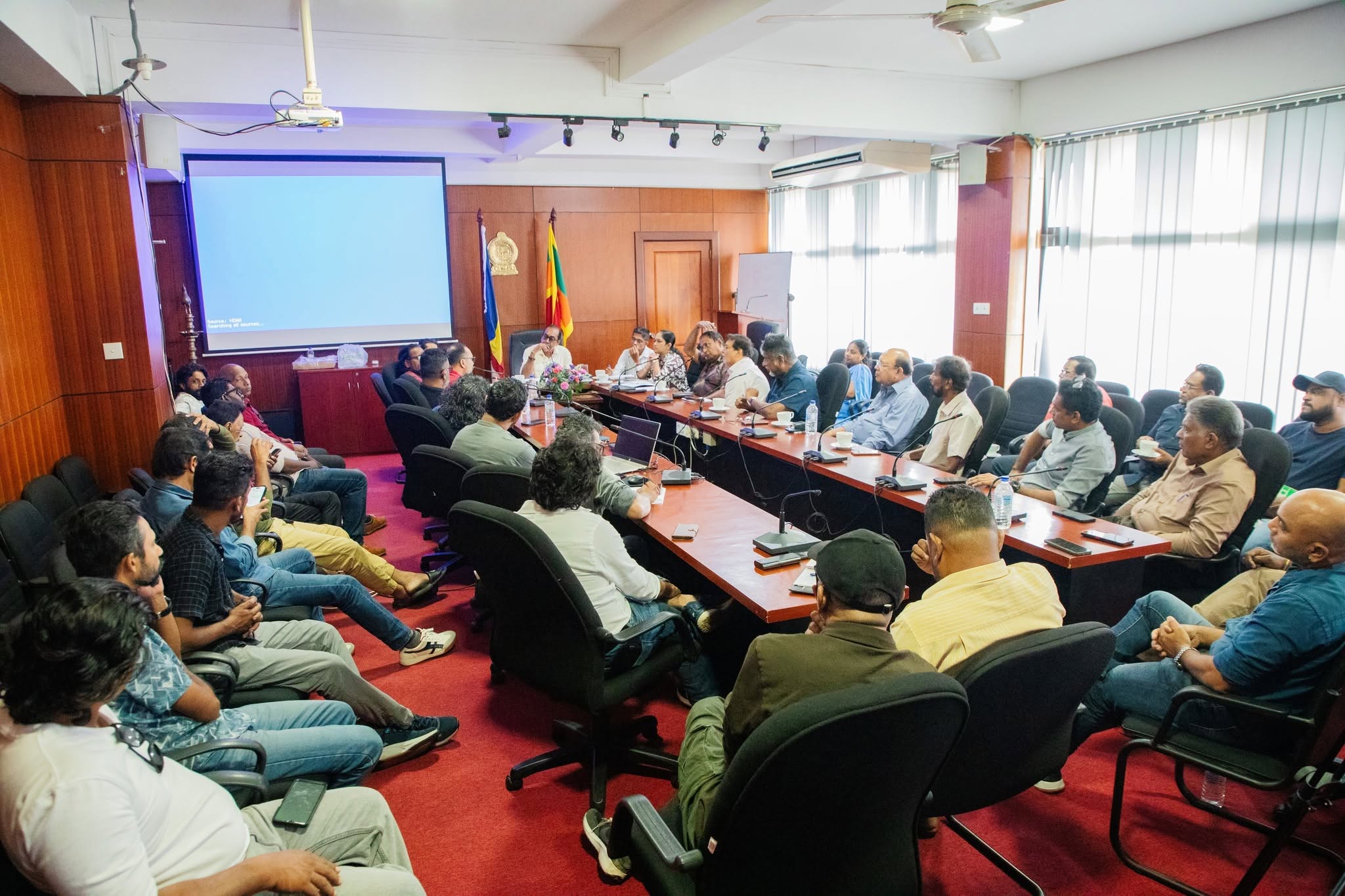 සිනමා ක්ෂේත්‍රයේ ප්‍රවීණයන් සහ ඇමැති අතර විශේෂ සාකච්ඡාවක්