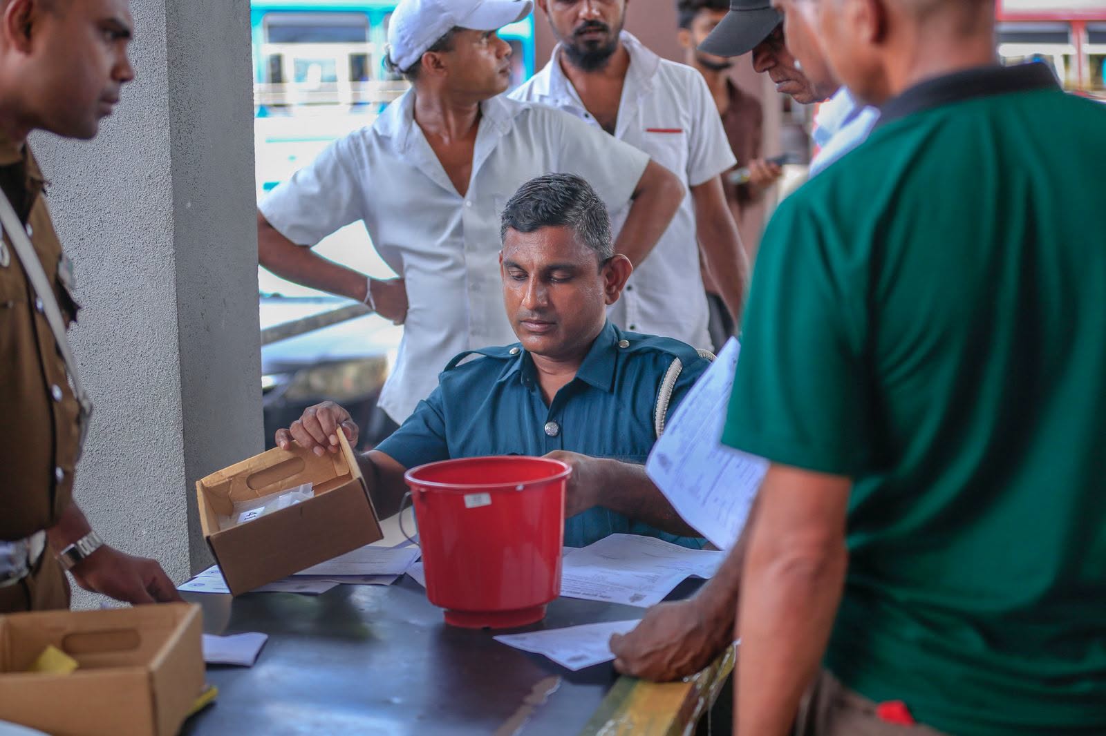 පොදු ප්‍රවාහනයේ යෙදෙන රියදුරු හා කොන්දොස්තරවරුන්ට අහඹු ජංගම මත්ද්‍රව්‍ය පරීක්ෂාවක් අද
