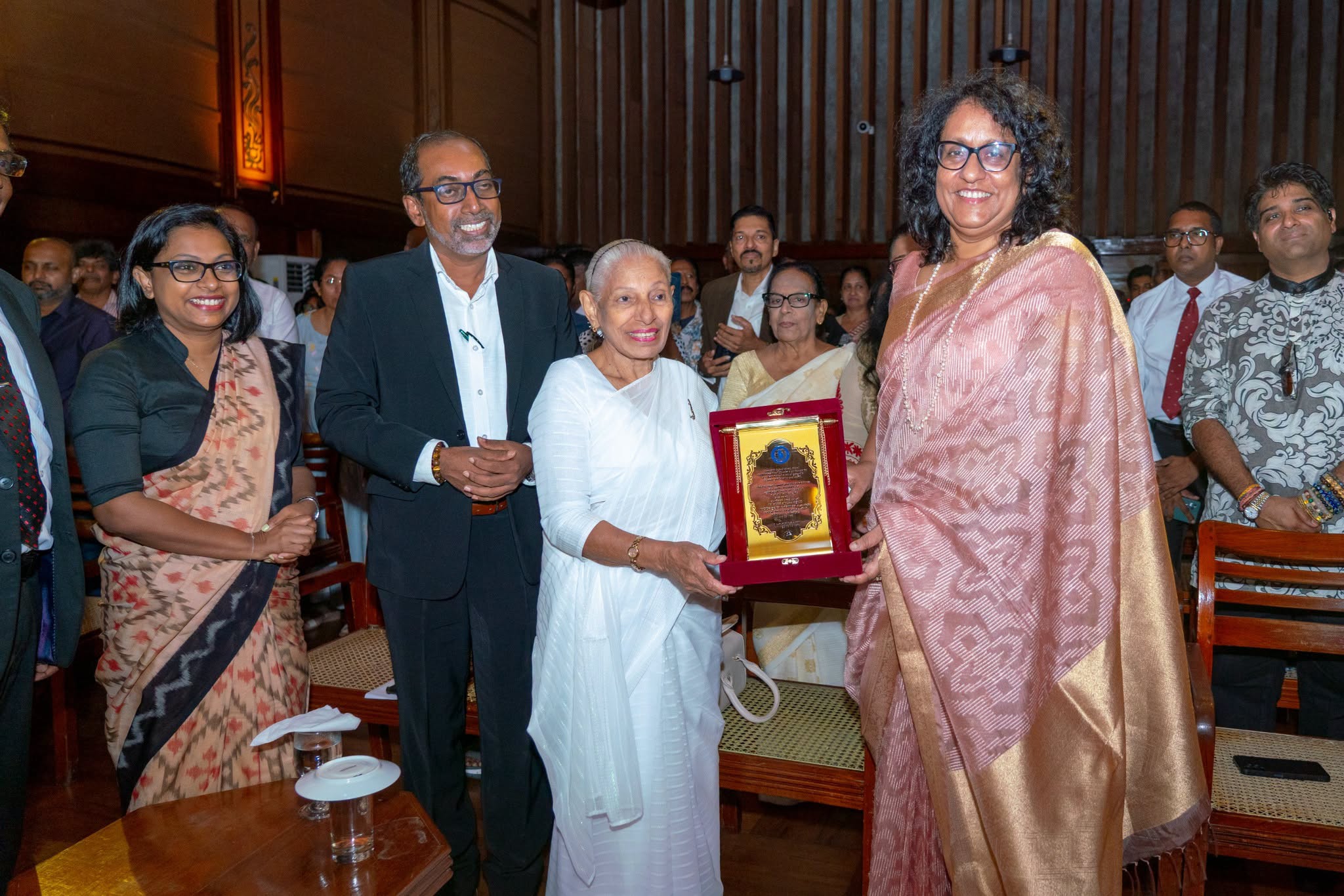 "ආචාර්ය සුජාතා අත්තනායක ප්‍රණාම" විශේෂ උපහාර 