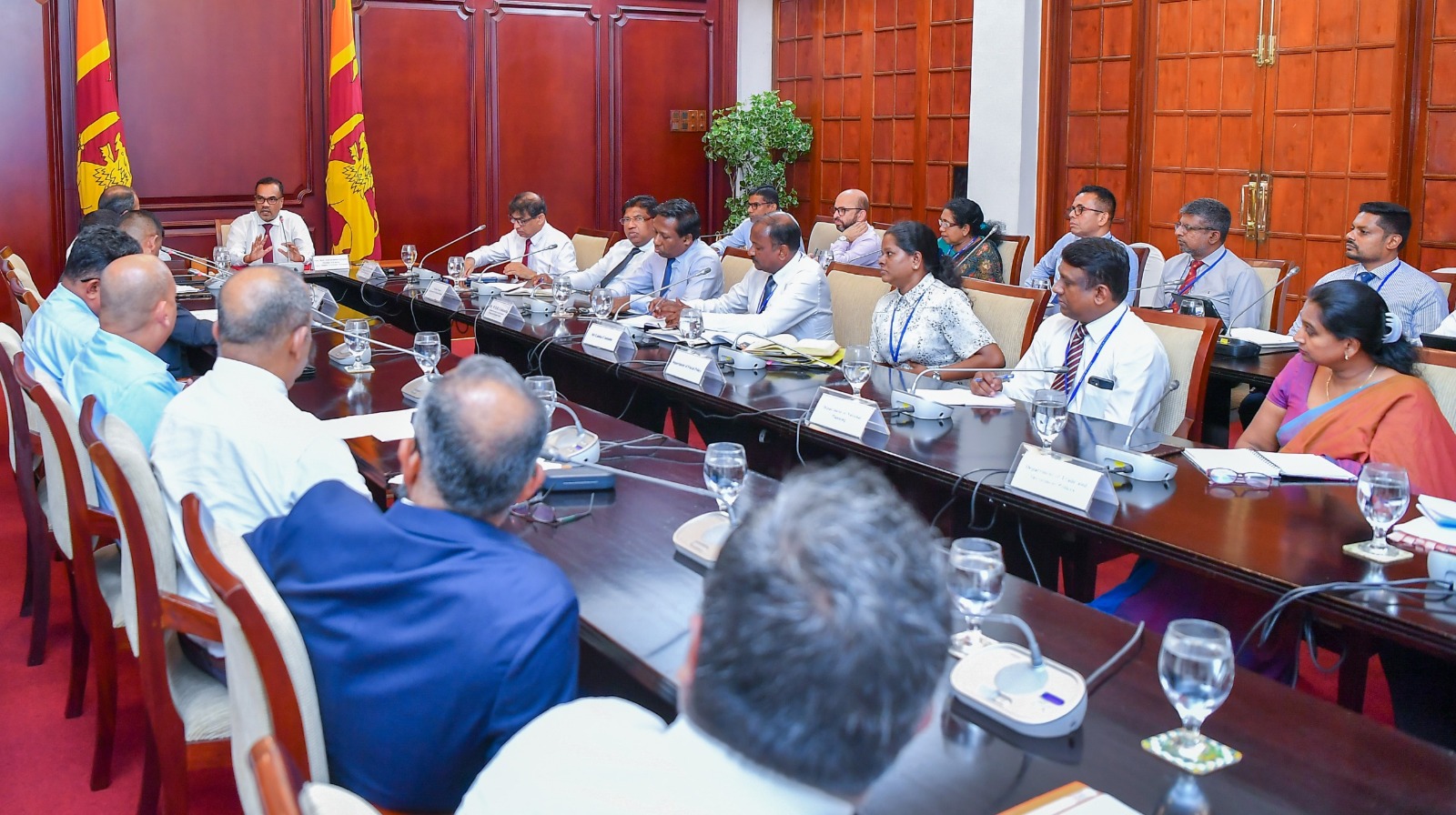 ඔටෝ මොබයිල් සහ විද්‍යුත් උපකරණ ආනයනකරුවන් සමඟ 2026 පූර්ව අයවැය සාකච්ඡාවක්