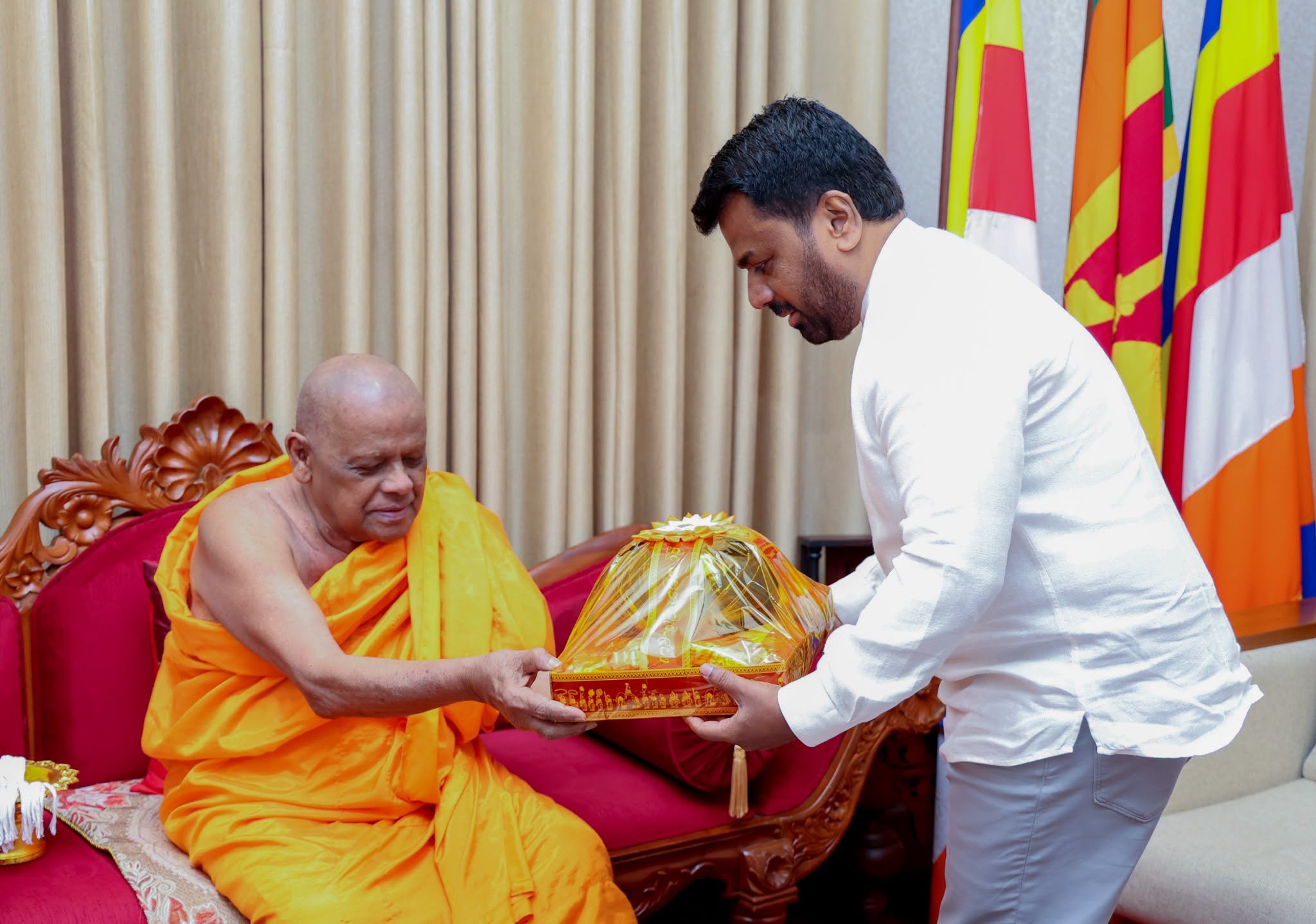 ජනපති මල්වතු, අස්ගිරි මහා නාහිමිවරුන් ප්‍රමුඛ අනුනායක හිමිවරු බැහැදකී