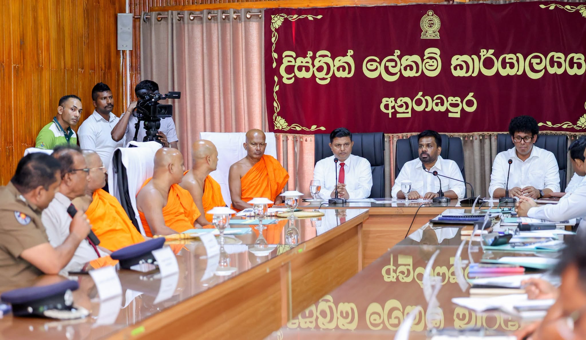 “අනුරාධපුර පූජා භූමි සංවර්ධන සැලැස්ම” මේ වසරේදීම ආරම්භ කරන්න - ජනපතිගෙන් උපදෙස්