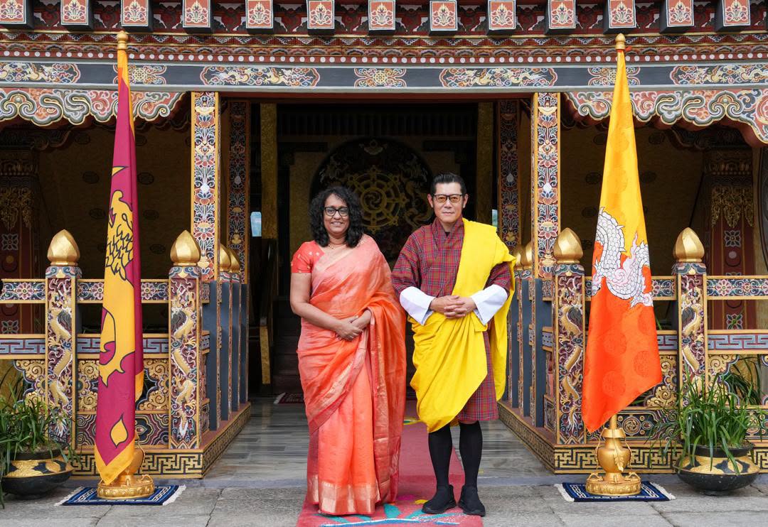 අගමැතිනිය  භූතානයේ වංචුක් රජු හමුවෙයි
