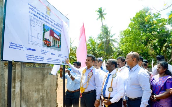 මුලතිව් පුතුකුඩියිරුප්පු නව තැපැල් කාර්යාල ගොඩනැගිල්ලට මුල්ගල තැබේ