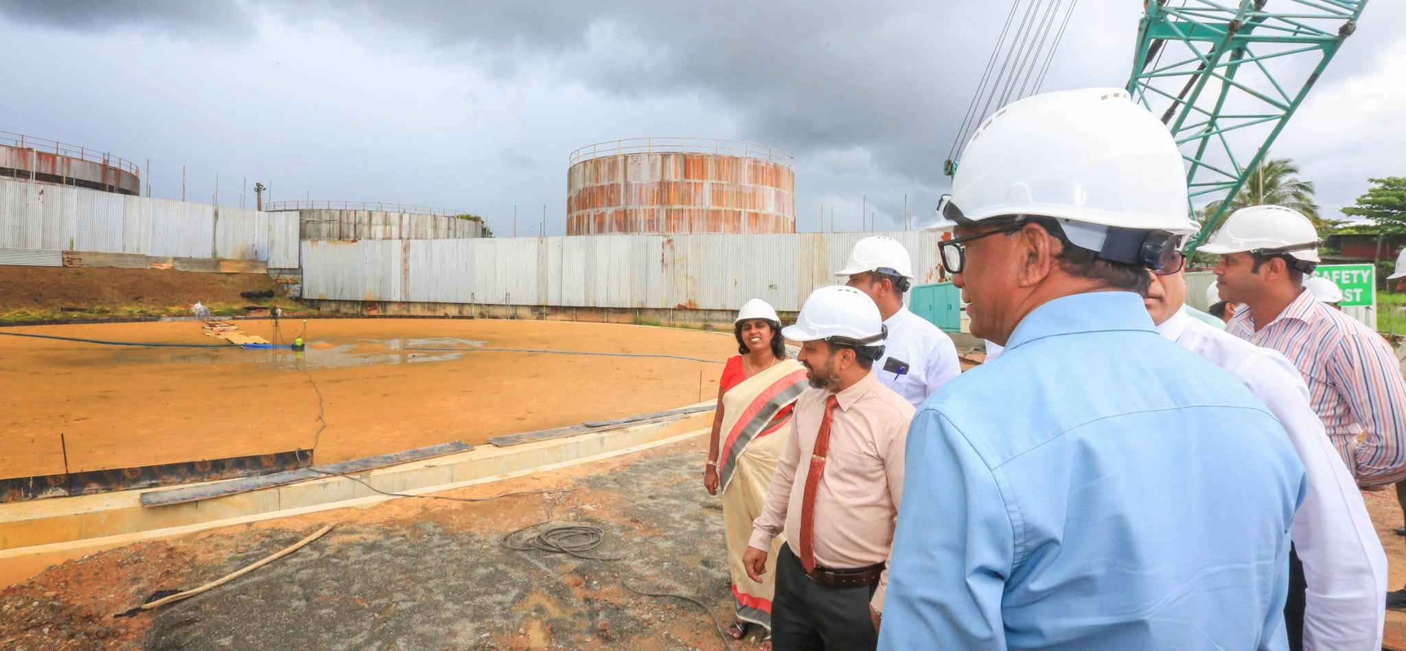 කොළොන්නාවේ අලුතින් ඉදිකරන තෙල් ටැංකි වසරක් ඇතුලත මෙහෙයුම් කටයුතුවලට  