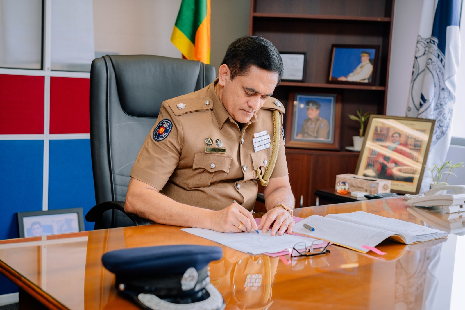 පොලිස්  මාධ්‍ය ප්‍රකාශක සහ පොලිස් මාධ්‍ය කොට්ඨාසයේ අධ්‍යක්ෂ වැඩ භාර ගනී 